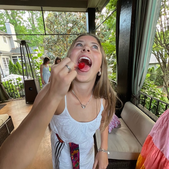 Meet your Posher, Harper - Picture 3 of 5